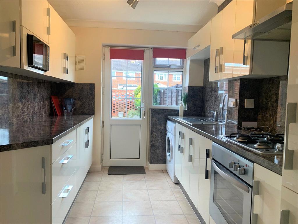 Rivermead Close, Romsey, Hampshire, SO51 3 bed terraced house £490,000
