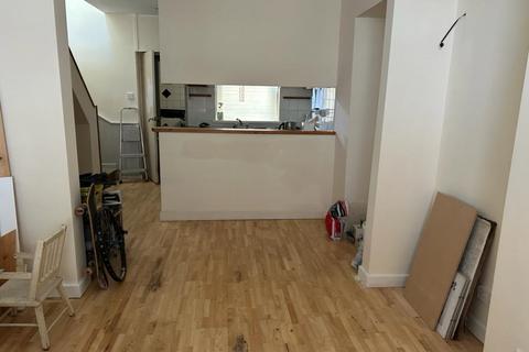 27 Lee Road, Barry, CF63 1DA