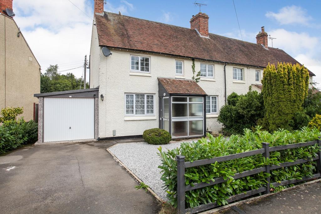 Wellington Road, MoretoninMarsh, Gloucestershire. GL56 0HZ 3 bed semi