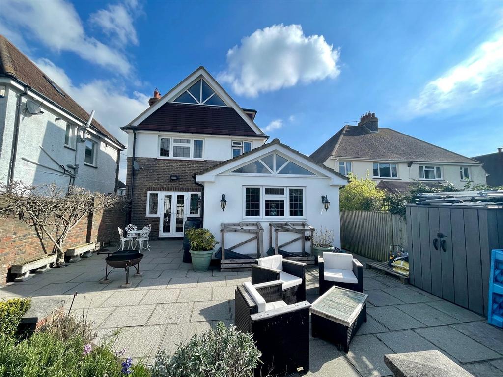 Wannock Avenue, Willingdon, Near Eastbourne, BN20 4 bed detached house