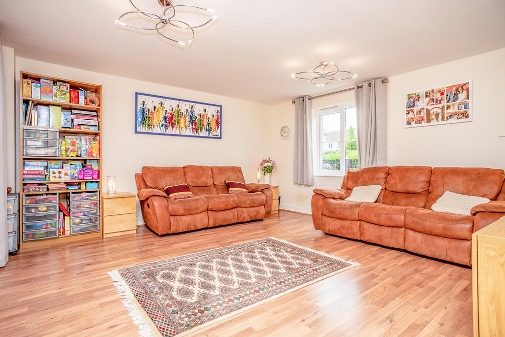 Rake Way, Augusta Park, Andover, SP11 4 bed flat £1,750 pcm (£404 pw)