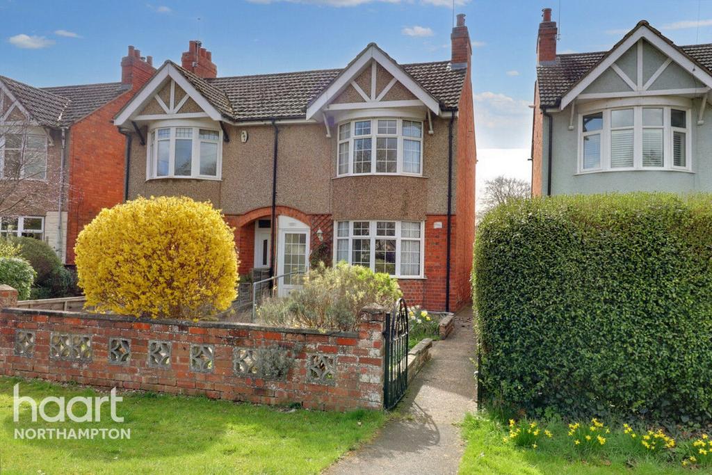 Harlestone Road, Northampton 3 bed semidetached house for sale £260,000