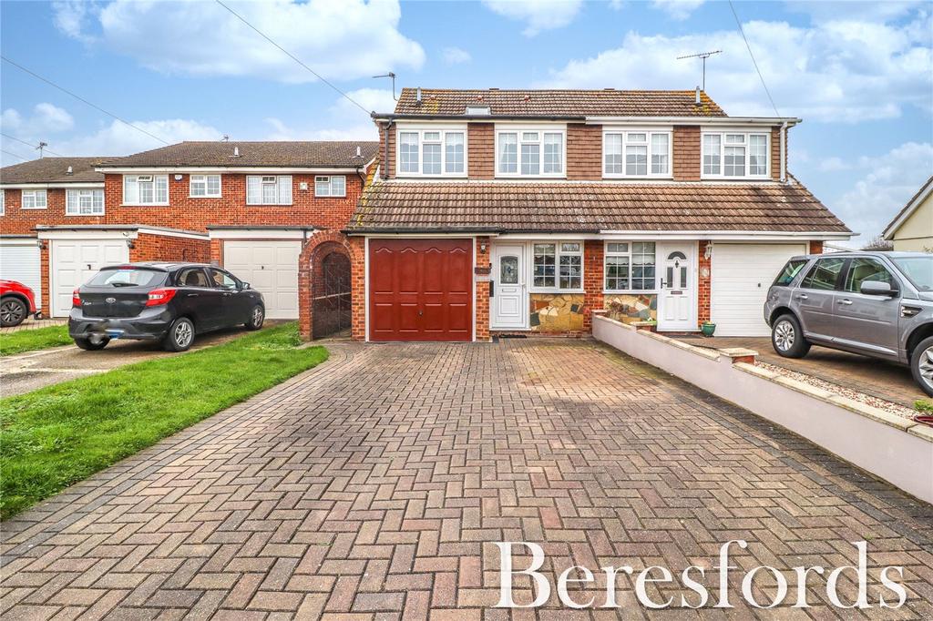 Moor Lane, Cranham, RM14 4 bed semidetached house for sale £490,000