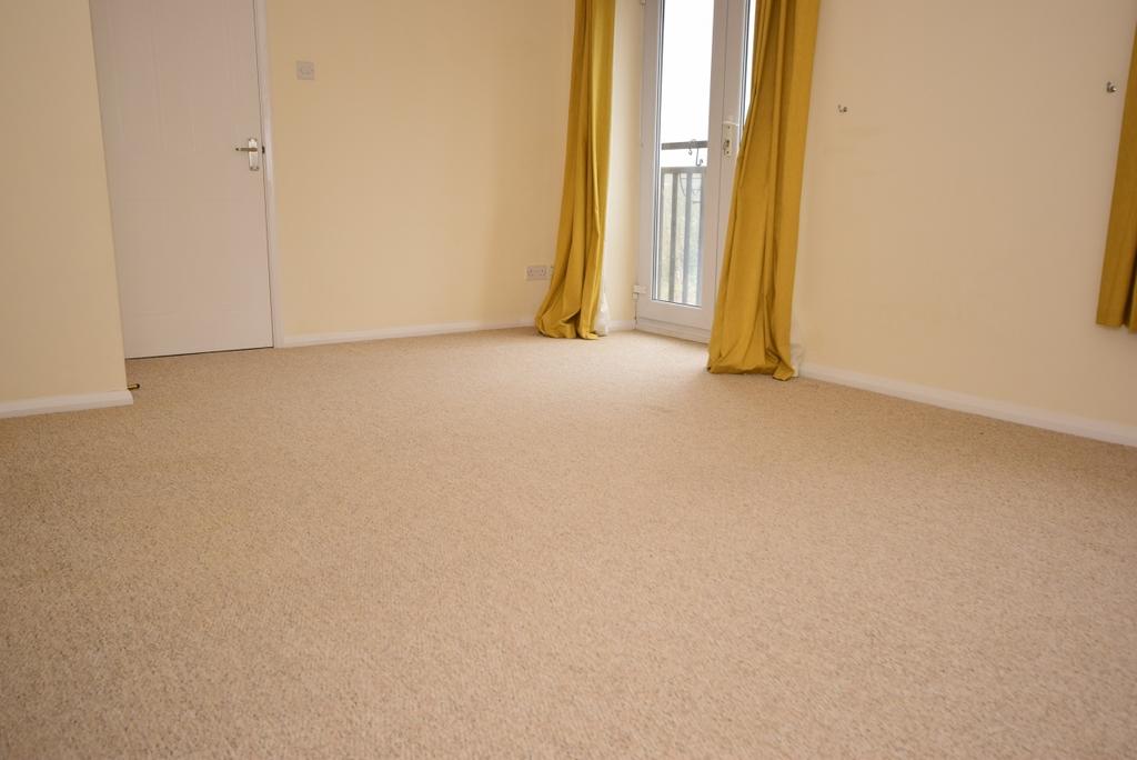 Harriet Drive Rochester ME1 2 bed apartment £1,300 pcm (£300 pw)