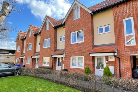 3 bedroom townhouse for sale, Abernant Drive, Newmarket