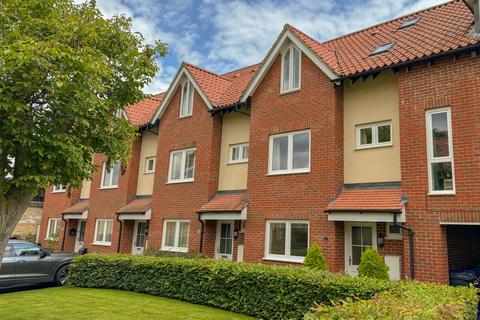 3 bedroom townhouse for sale, Abernant Drive, Newmarket