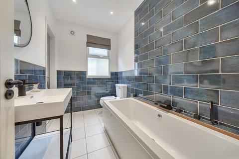 9a Waldron Road, London, SW18 3TB
