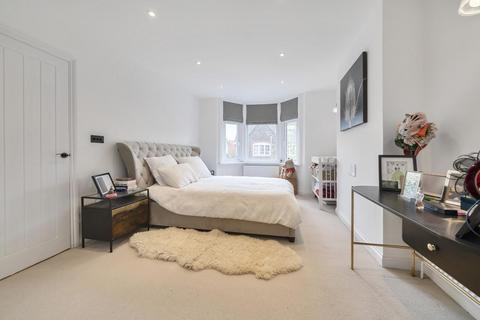 9a Waldron Road, London, SW18 3TB