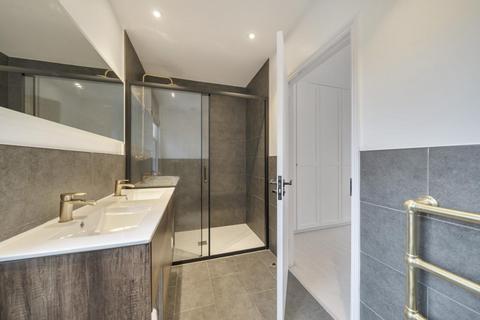 9a Waldron Road, London, SW18 3TB