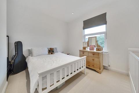 9a Waldron Road, London, SW18 3TB