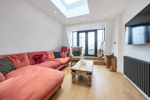 9a Waldron Road, London, SW18 3TB