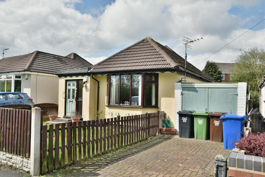 Long Lane, Hindley Green, Wigan, Lancashire, WN2 4XA 3 bed bungalow for