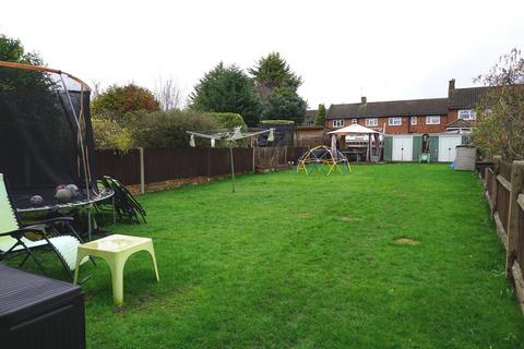 23 Moorfield Road, Chessington, KT9 1AU