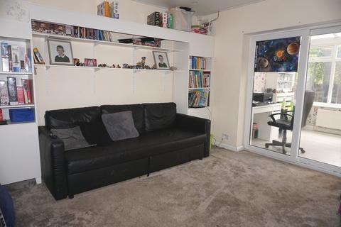 23 Moorfield Road, Chessington, KT9 1AU