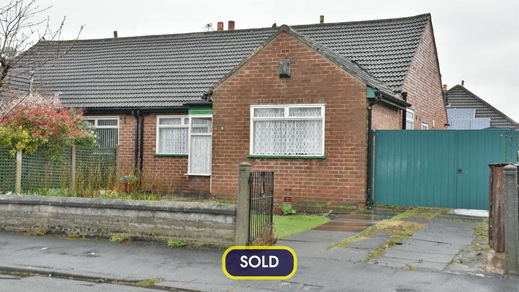 Harlech Avenue, Hindley Green, Wigan... 3 bed semidetached bungalow