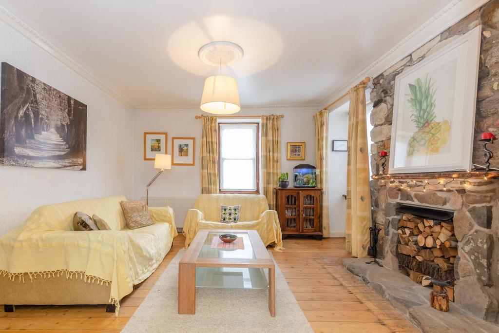 68 High Street, Cockenzie, EH32 2 bed flat £175,000