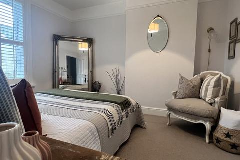 13 Kings Road, Llandybie, Ammanford, SA18 2TL