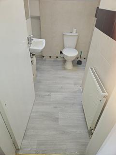 1 bedroom flat to rent, Sheil Road, Kensington, L6