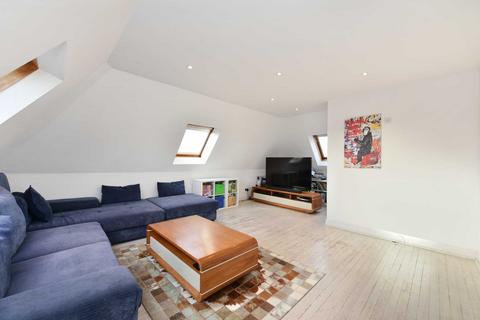 3 bedroom apartment to rent, Grange Park, Ealing