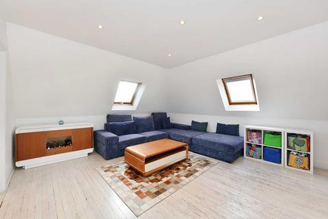 3 bedroom apartment to rent, Grange Park, Ealing