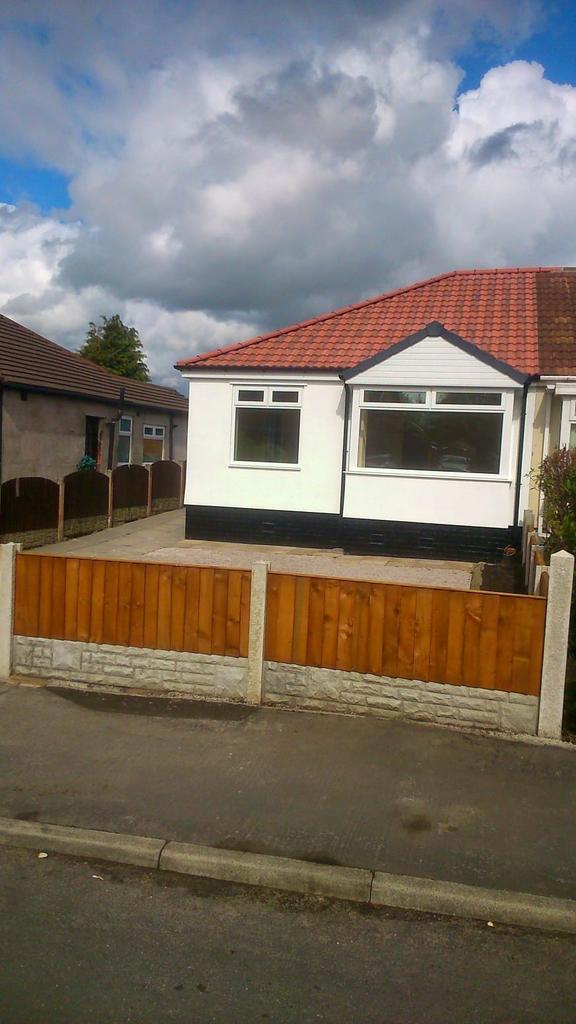 Lordsgate Lane, Burscough, Lancashire 2 bed semidetached house £800 pcm (£185 pw)