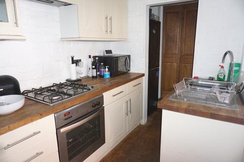 354 Leatherhead Road, Chessington, KT9 2NN