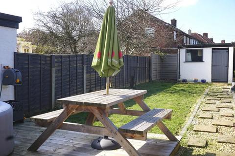 354 Leatherhead Road, Chessington, KT9 2NN