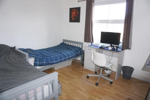 354 Leatherhead Road, Chessington, KT9 2NN