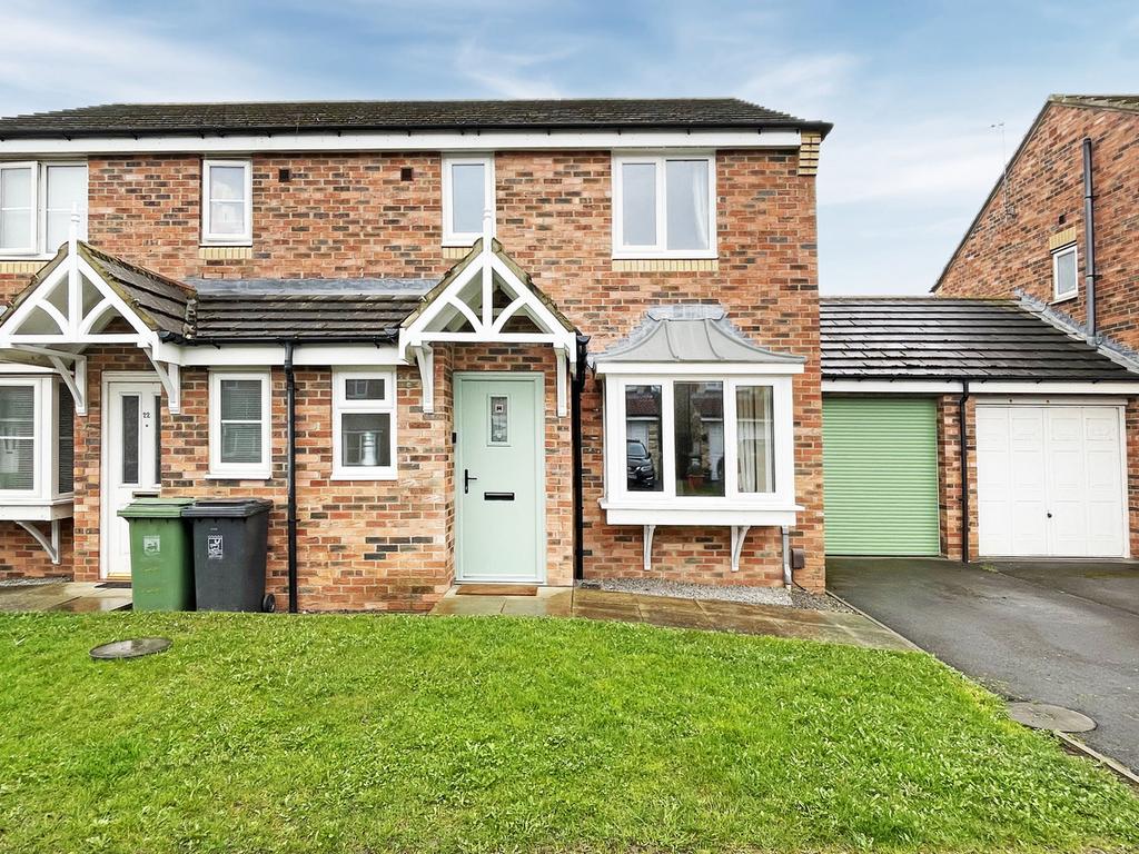 Sedgewick Close, Hartlepool, TS24 3 bed semidetached house £135,000