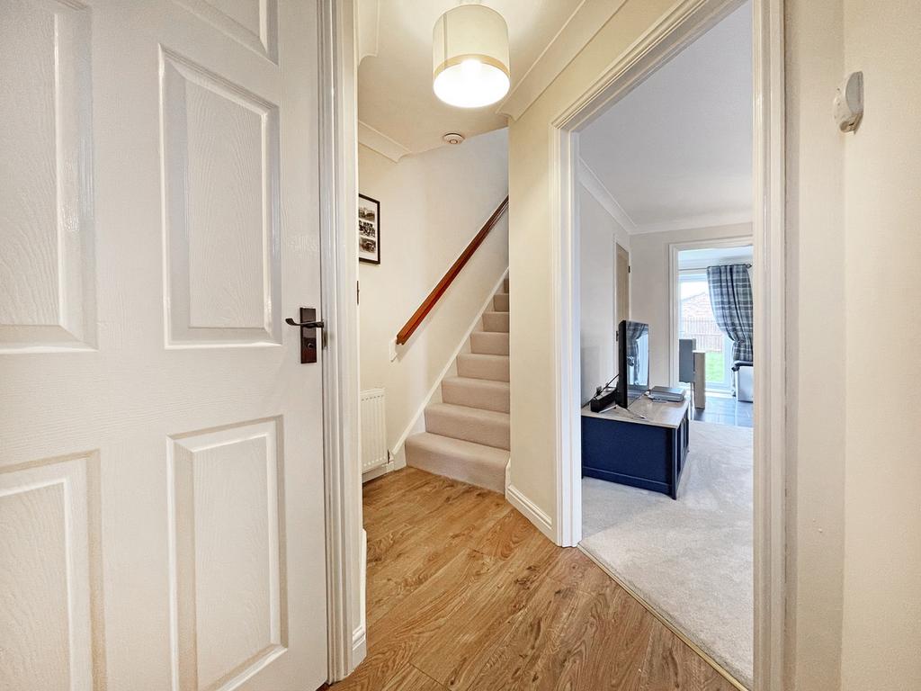 Sedgewick Close, Hartlepool, TS24 3 bed semidetached house £135,000