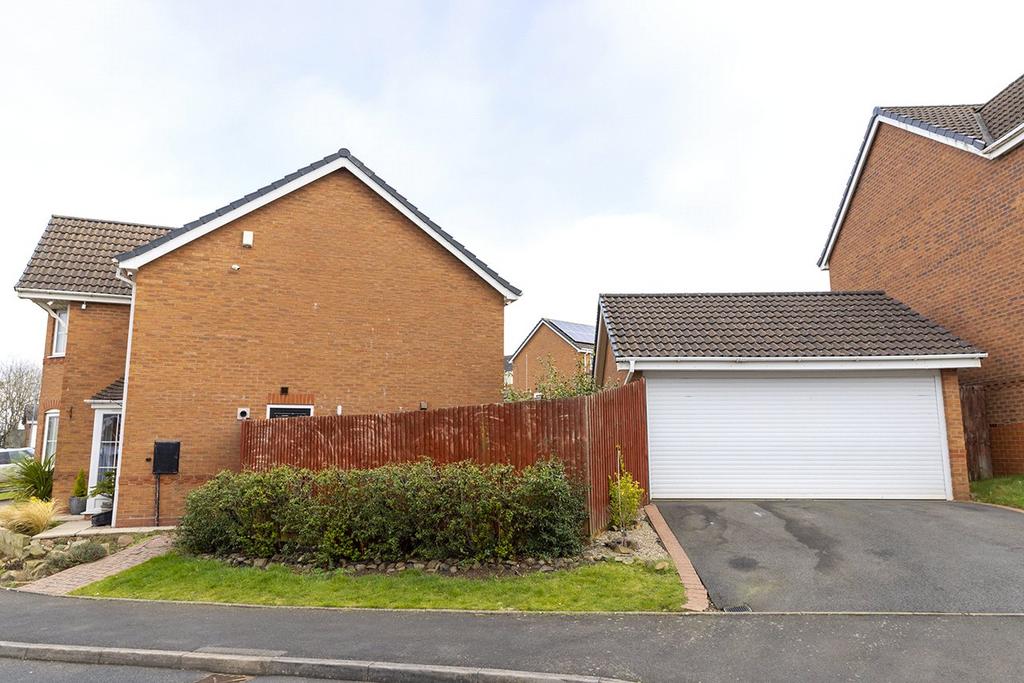 View Point, Tividale, Oldbury, West Midlands, B69 4 bed detached house