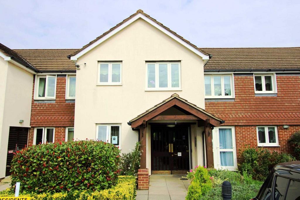 Potters Court, Potters Bar 1 bed apartment for sale £149,950
