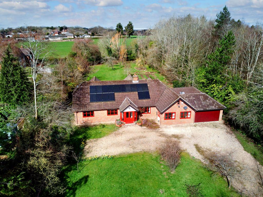 Quill Hall Lane, Amersham 4 bed detached bungalow for sale £1,350,000