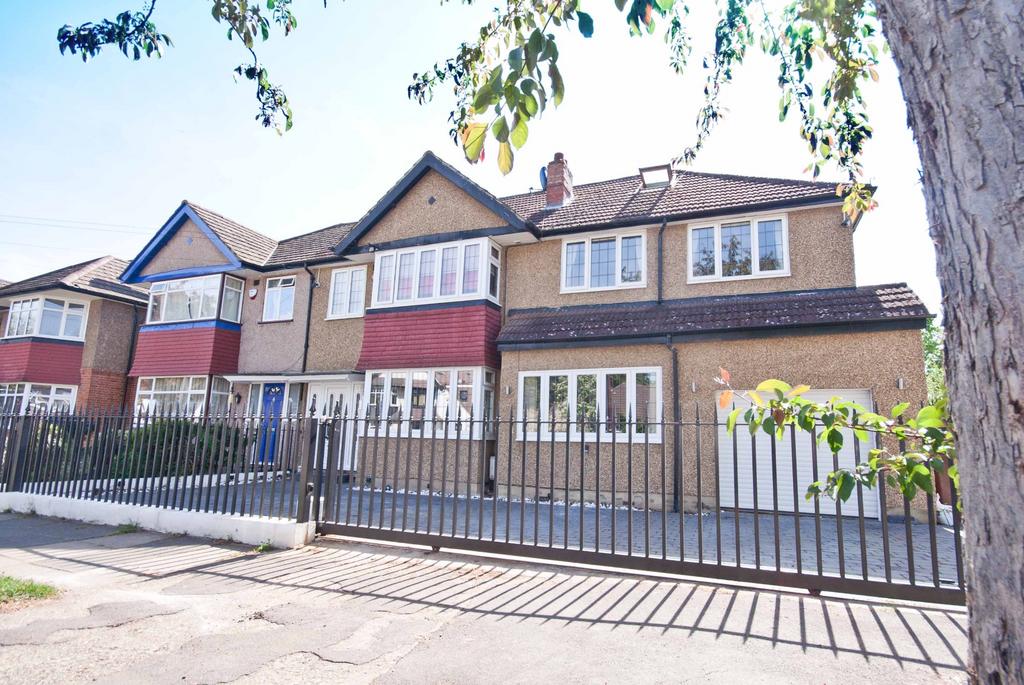 Sylvia Avenue, Hatch End, HA5 6 bed semidetached house for sale £800,000