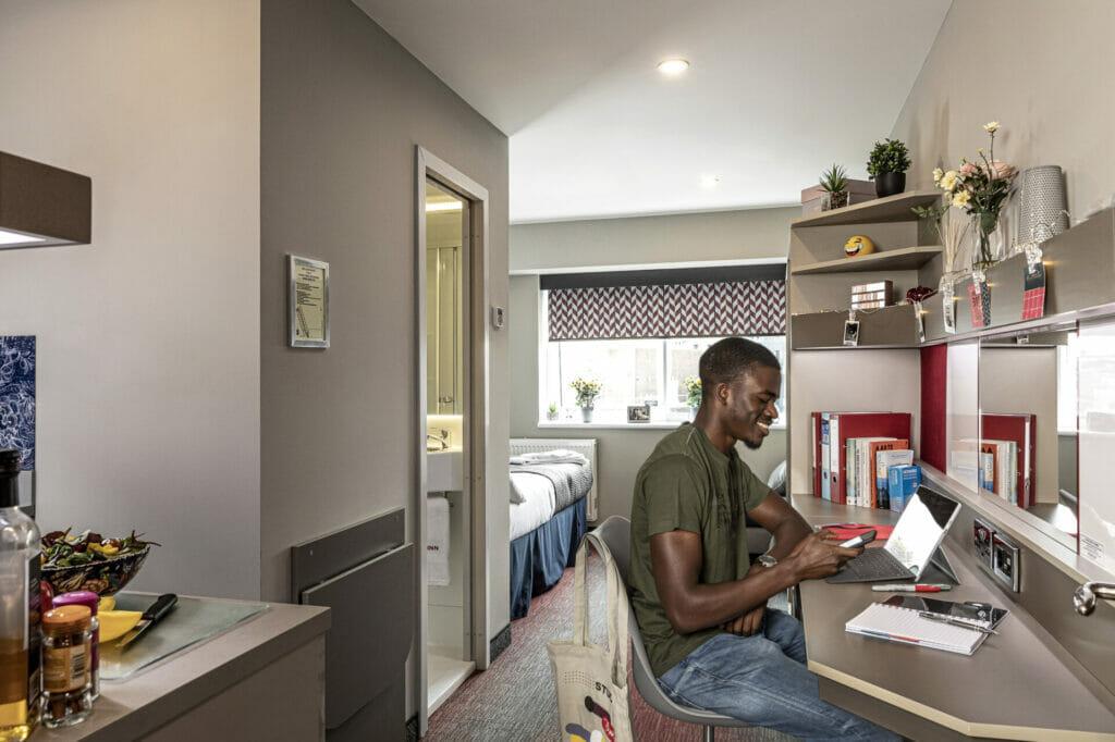 Gold-Studio-D6 A6841-Final-1024x682.jpg