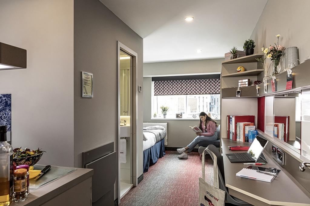 Gold Studio D6 A6828-Final.jpg