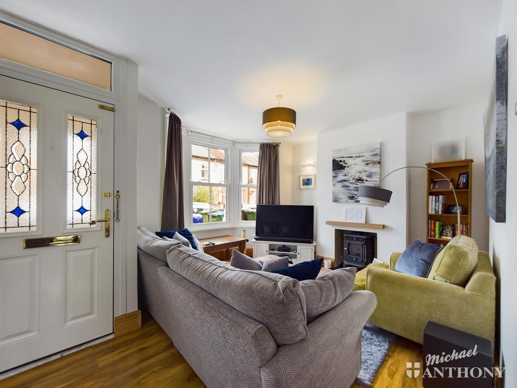 Chiltern Street, Aylesbury 3 bed terraced house £300,000
