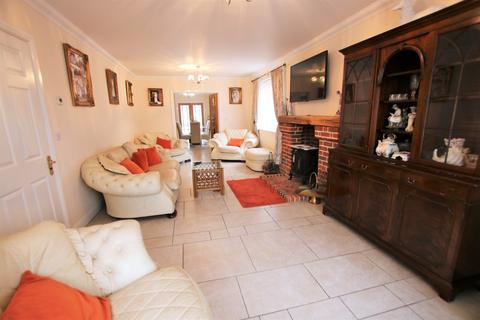 4 Moorgreen Road, West End, Southampton, SO30 3EG