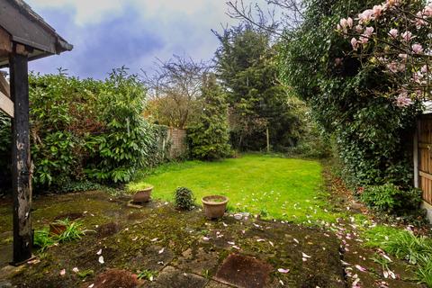 5 Kings Road, Chingford, London, E4 7HP