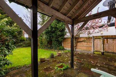 5 Kings Road, Chingford, London, E4 7HP