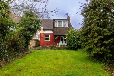 5 Kings Road, Chingford, London, E4 7HP