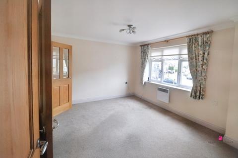 2 bedroom flat for sale - London Road, Hadleigh, Benfleet