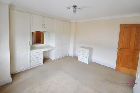 2 bedroom flat for sale - London Road, Hadleigh, Benfleet