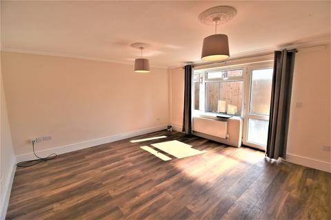 3 bedroom end of terrace house to rent - 1 Trenchard Road, Holyport