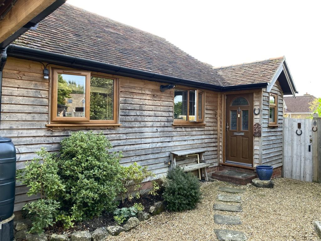 Yeoman Way Bearsted ME15 1 bed detached bungalow £900 pcm (£208 pw)