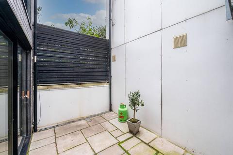 1 bedroom flat for sale - Wandsworth Road, Clapham, London, SW8