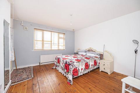 2 Jarrow Way, London, E9 5PG