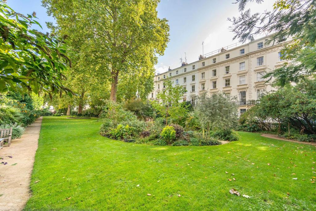 Leinster Square, Bayswater, London, W2 Studio £400,000