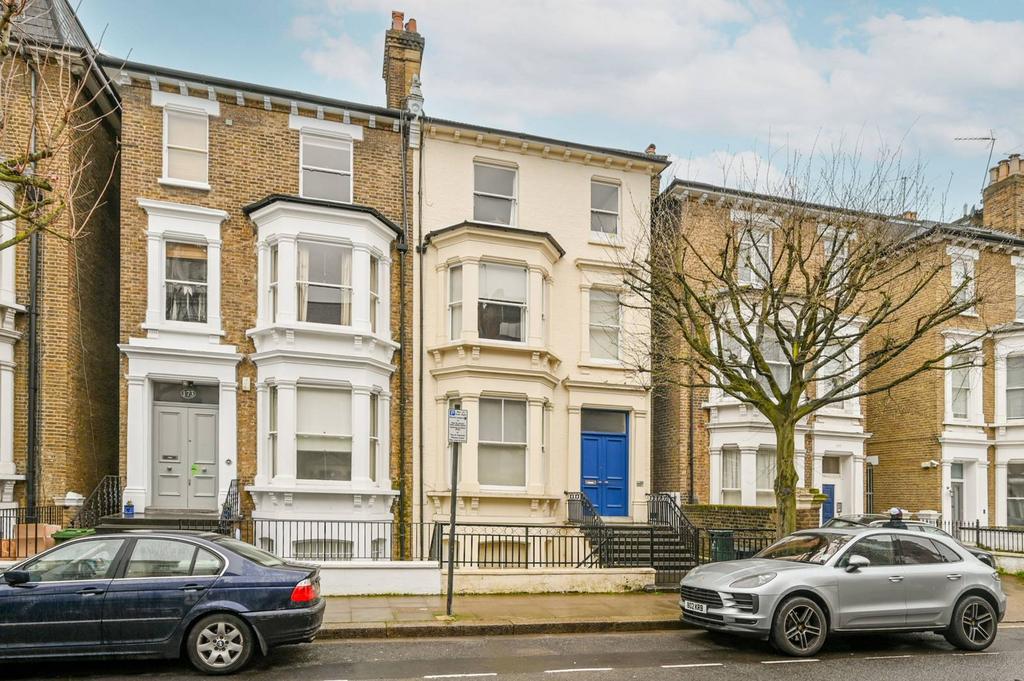 Blythe Road, Brook Green, London, W14 2 bed flat for sale £600,000