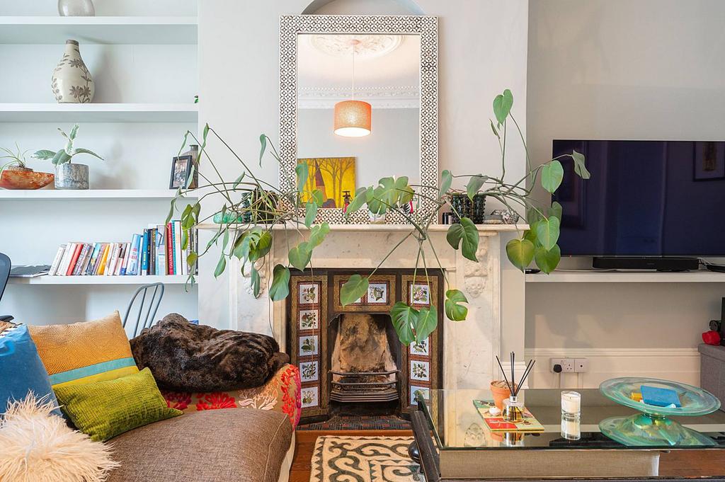 Blythe Road, Brook Green, London, W14 2 bed flat for sale £600,000